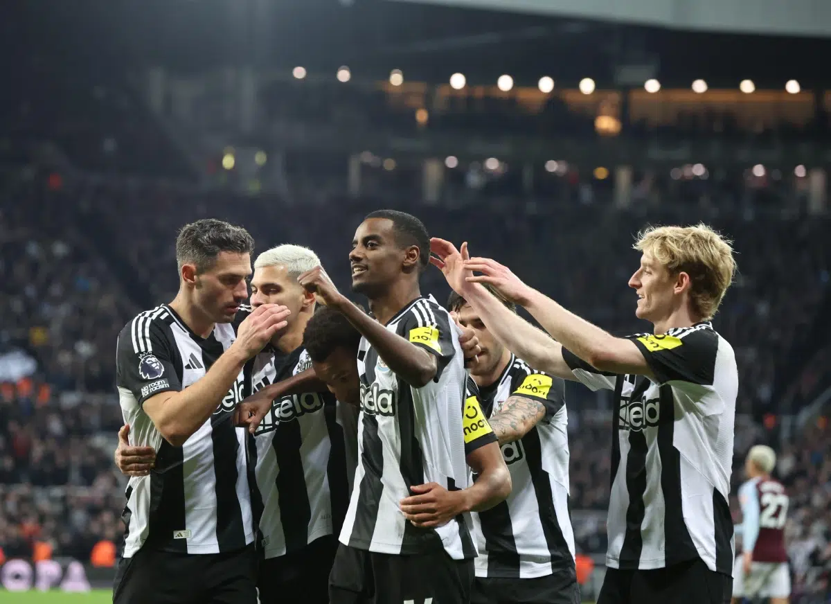 Alexander Isak of Newcastle United celebrates scoring the second goal during the Premier League match