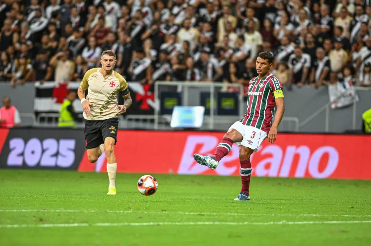 Thiago Silva in action during Vasco vs Fluminense at the Mane Garrincha stadium.