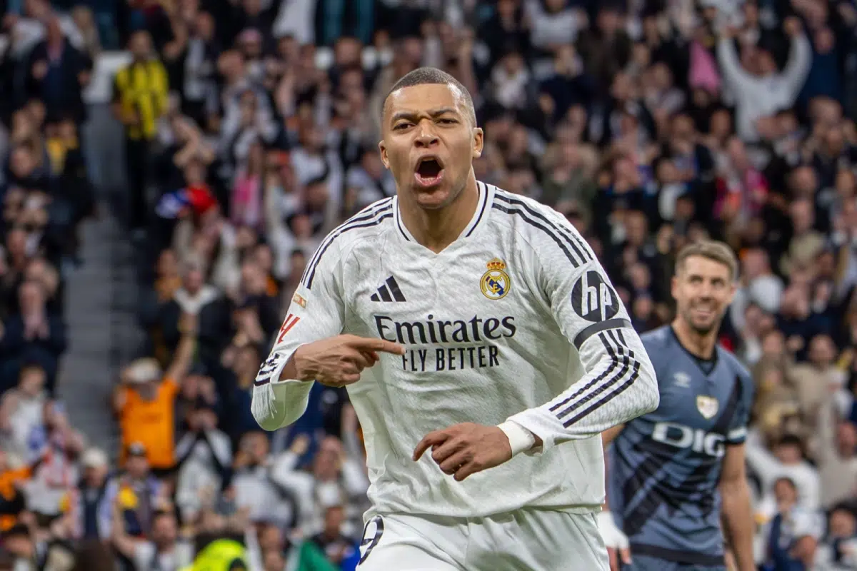 Real Madrid's Kylian Mbappé celebrates a goal during the EA SPORTS La Liga match between Real Madrid and Rayo Vallecano
