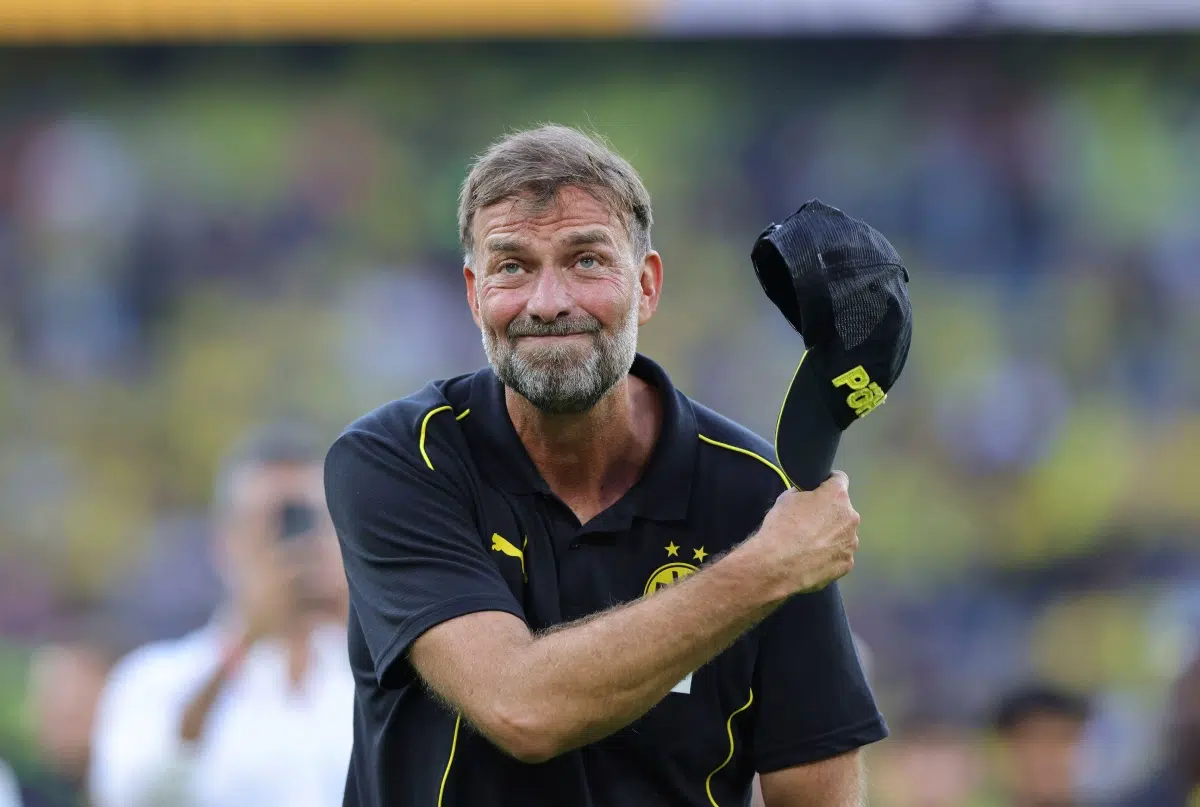 Lukasz Piszczek and Jakub Blaszczykowski’s farewell game, coach Jurgen Klopp takes off his cap to the fans, 2024